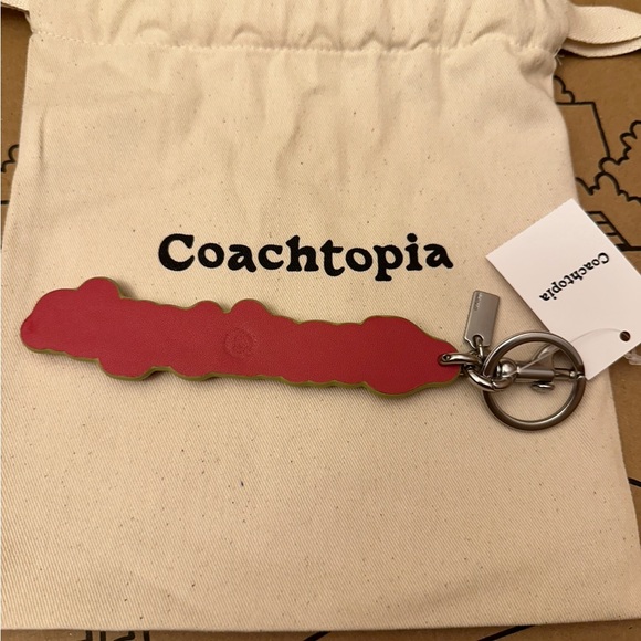 ❤️❤️❤️NWT Coach/Coachtopia purse/backpack keychain/silvertone ❤️❤️❤️ - Picture 3 of 5